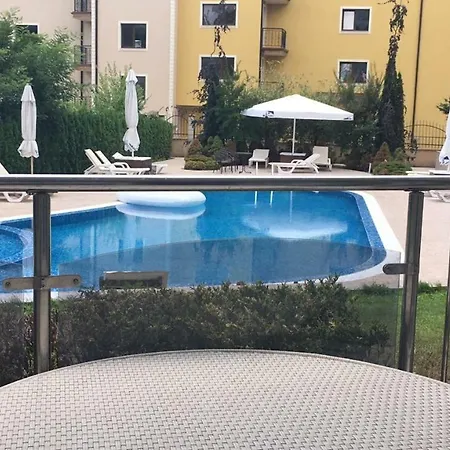 Διαμέρισμα Garden Pool View *